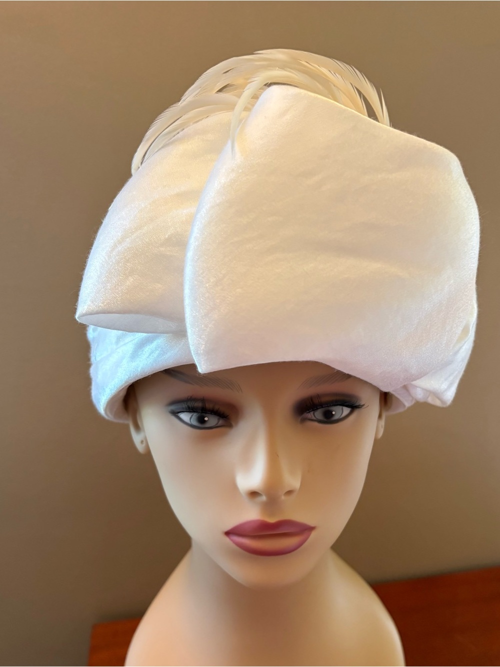 White Feather-Accent Pillbox Hat for Women One Size Derby Hat Fascinator